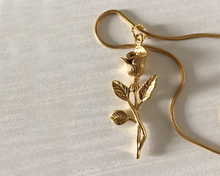 Load image into Gallery viewer, AB Golden Rose - Halskette mit Anhänger - ABvintage