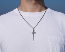 Lade das Bild in den Galerie-Viewer, AB Skullsword - Halskette mit Anhänger - ABvintage