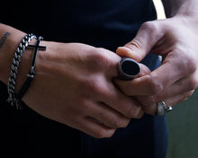 Lade das Bild in den Galerie-Viewer, AB Onyx Black Ring - ABvintage