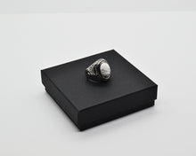 Lade das Bild in den Galerie-Viewer, AB Onyx White Ring - ABvintage
